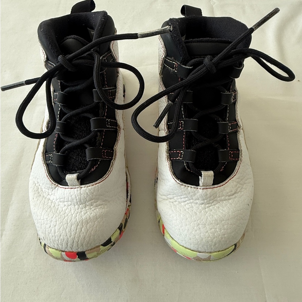 Nike Air Jordan Kids Sneakers in Black, White, and Multicolor Retro Size 10